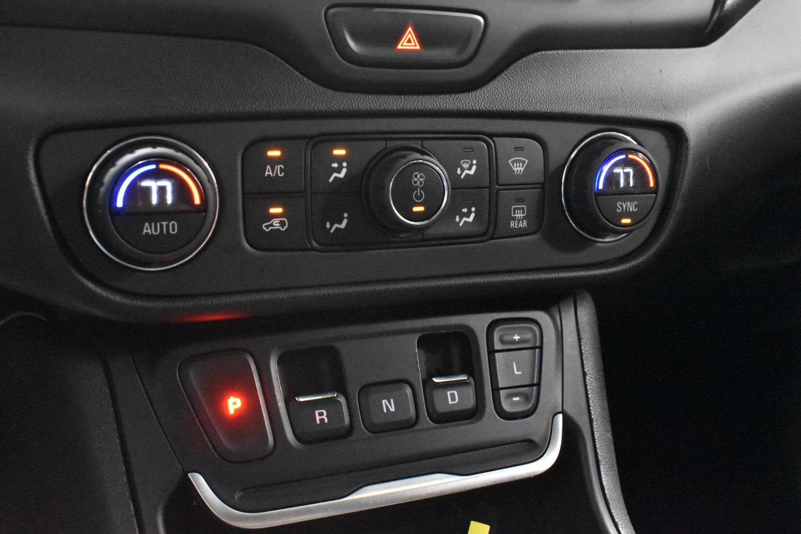 Used 2020 GMC Terrain SLE w/ Driver Convenience Package AWD/4WD image 16