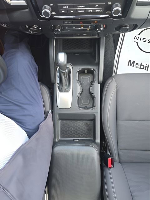 Used 2024 Nissan Frontier SV image 16