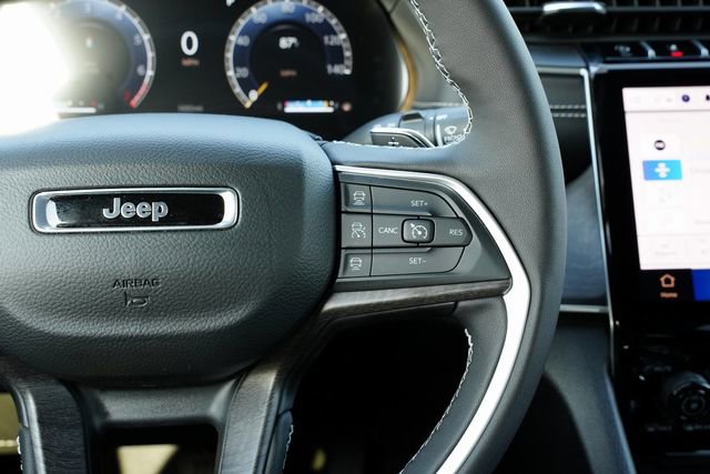 Certified 2025 Jeep Grand Cherokee Limited w/ Luxury Tech Group II image 17