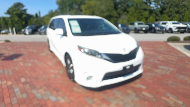 Used 2015 Toyota Sienna SE w/ SE Preferred Package FWD image 5