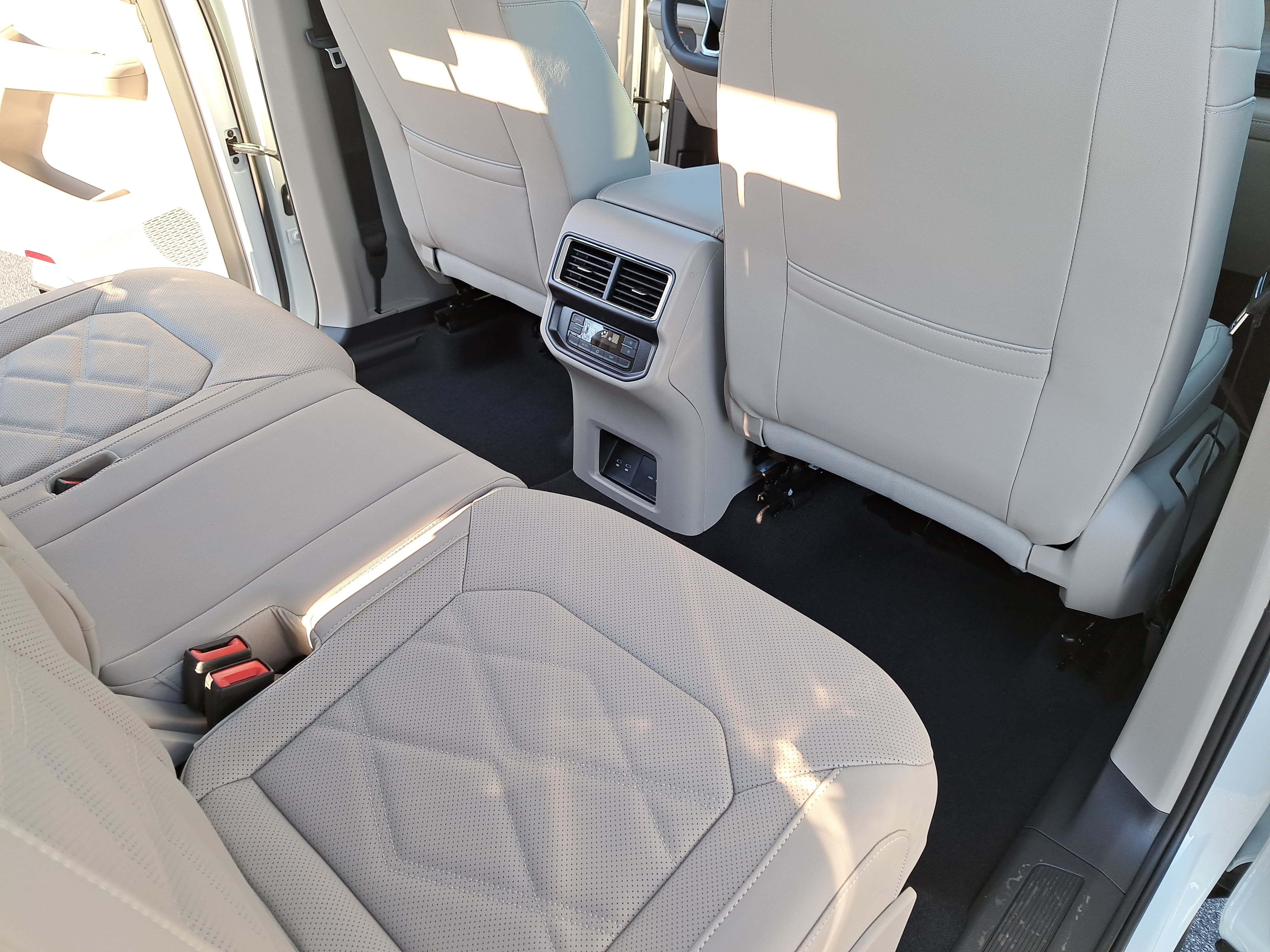 New 2026 Volkswagen Atlas SE AWD/4WD image 11