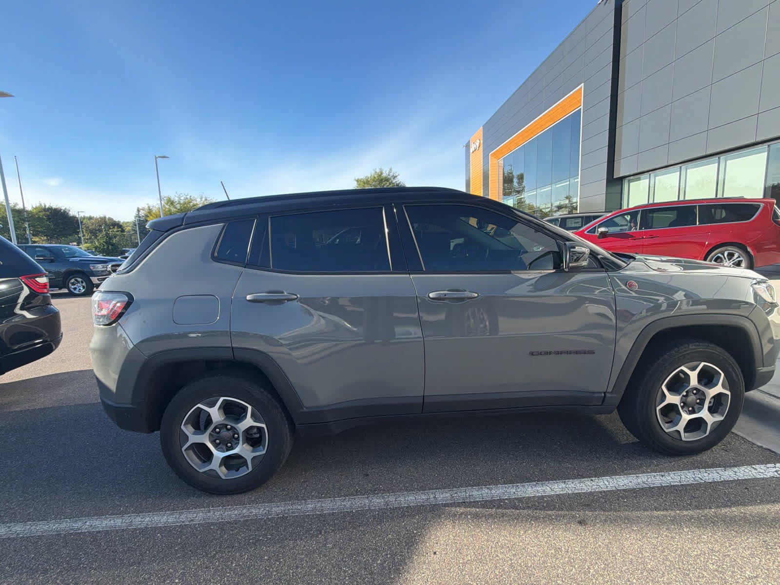 Used 2022 Jeep Compass Trailhawk w/ Trailhawk Elite Group AWD/4WD image 3