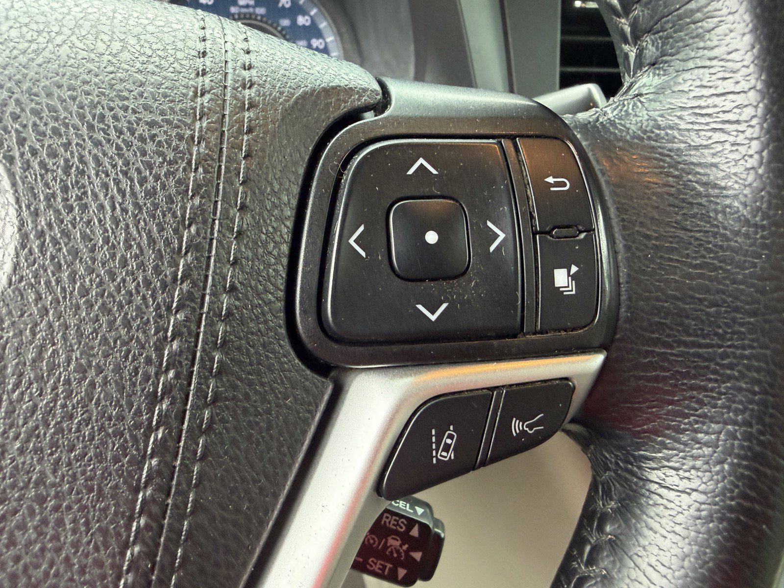 Used 2020 Toyota Sienna XLE w/ XLE Navigation Package AWD/4WD image 17