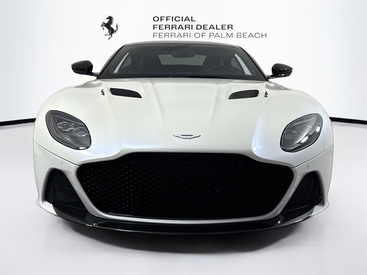 Used 2019 Aston Martin DBS Superleggera image 2