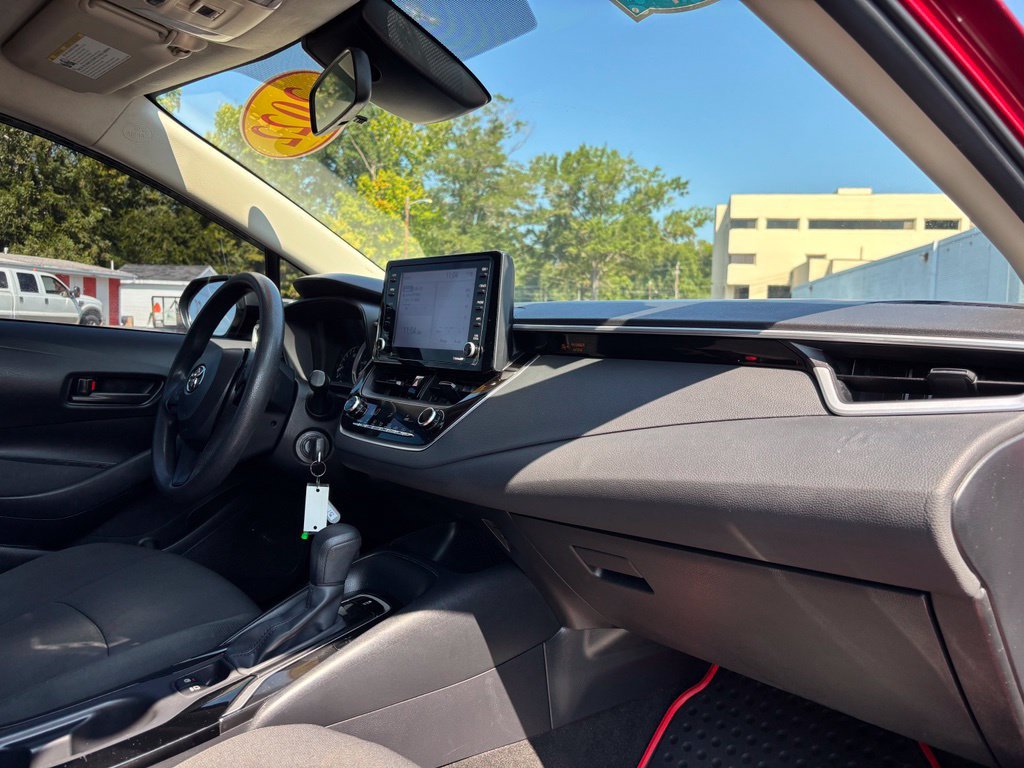 Used 2022 Toyota Corolla LE FWD image 28