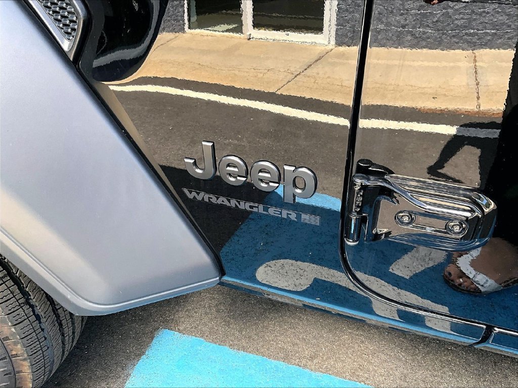 Used 2025 Jeep Wrangler Unlimited Sport AWD/4WD image 27