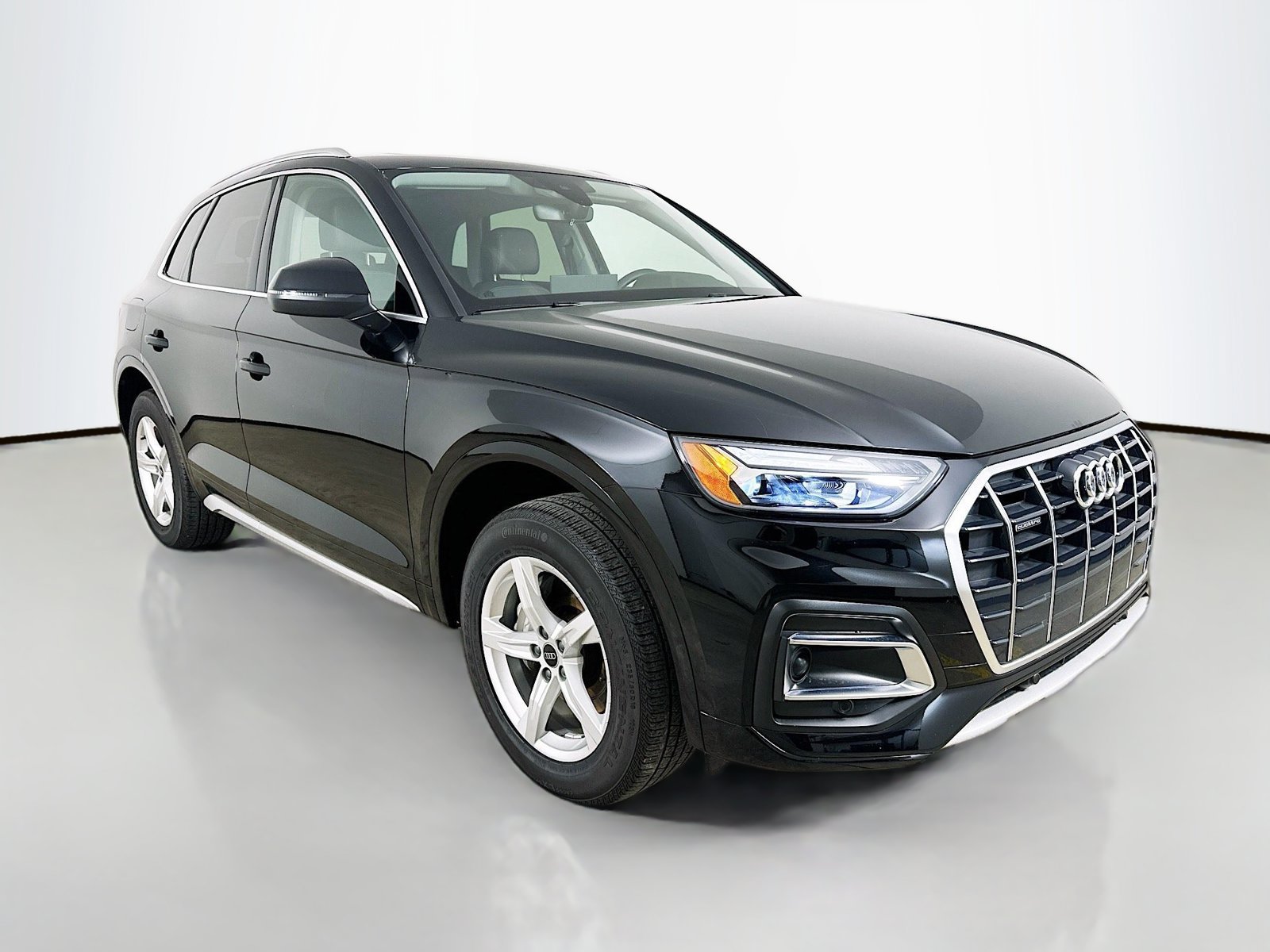 Certified 2023 Audi Q5 2.0T Premium w/ Convenience Package AWD/4WD image 3