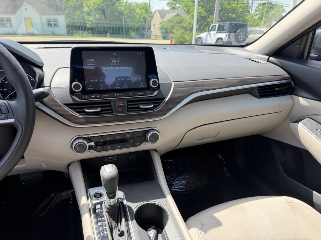 Used 2025 Nissan Altima 2.5 SV FWD image 36