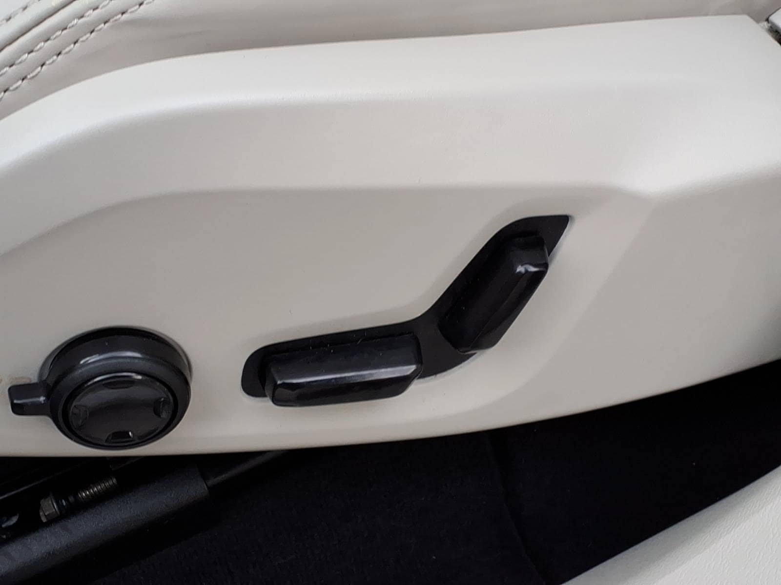 Certified 2023 Volvo XC60 B5 Ultimate w/ Climate Package FWD image 18