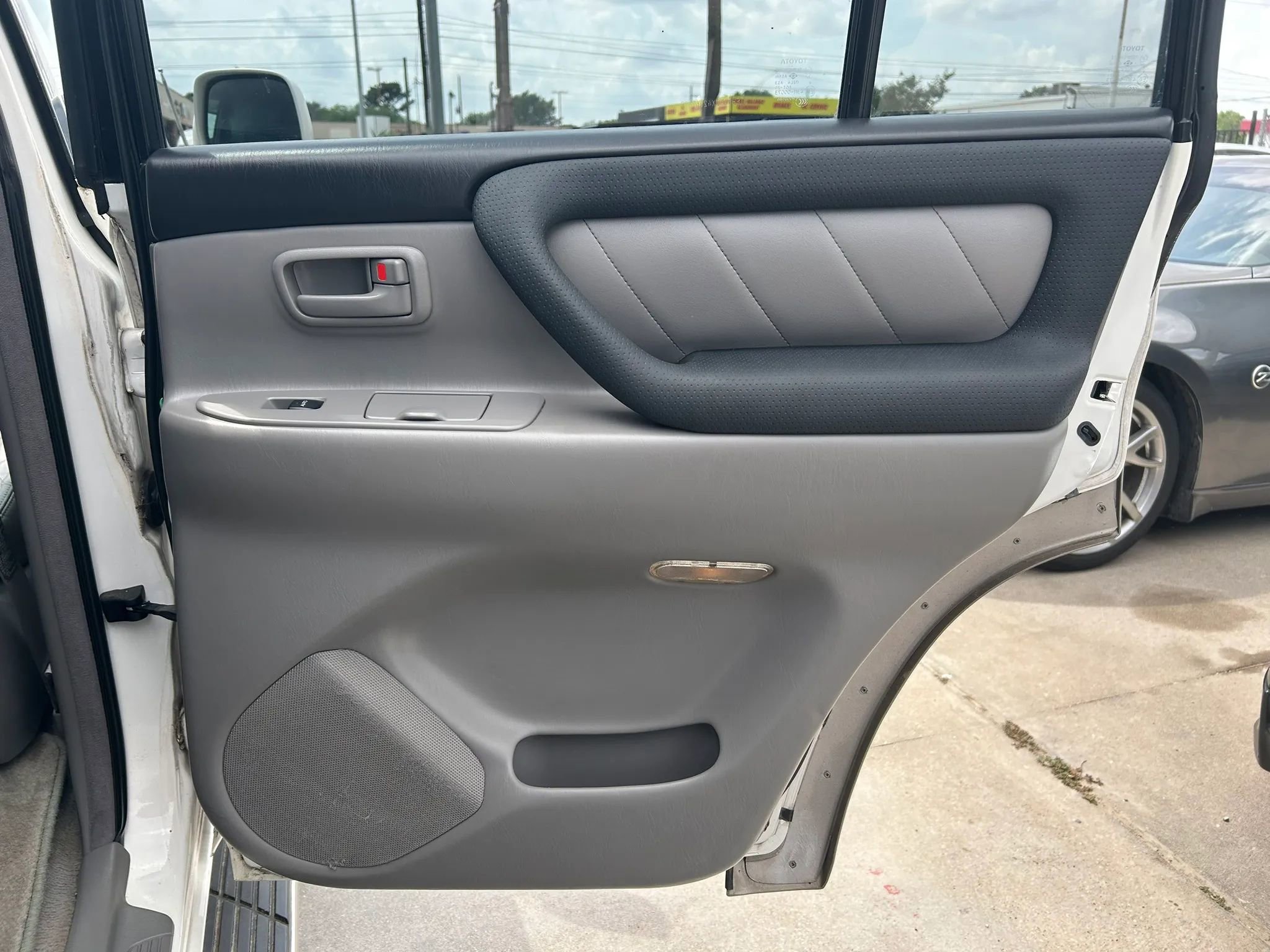 Used 2004 Toyota Land Cruiser AWD/4WD image 16