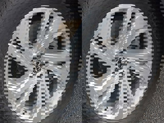 Used 2020 Volkswagen Atlas Cross Sport SE w/ Panoramic Sunroof Package image 17