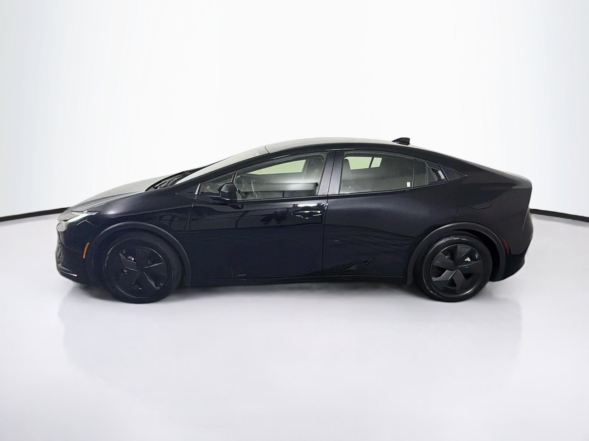 Used 2026 Toyota Prius LE FWD image 4