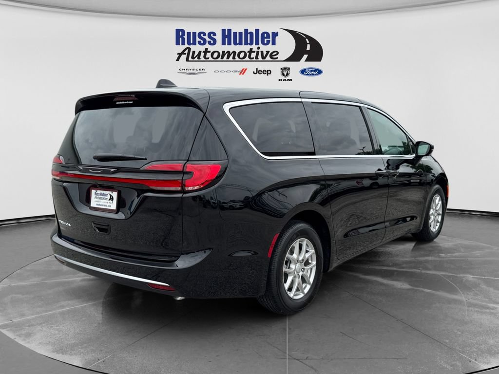 New 2027 Chrysler Pacifica Select FWD image 7