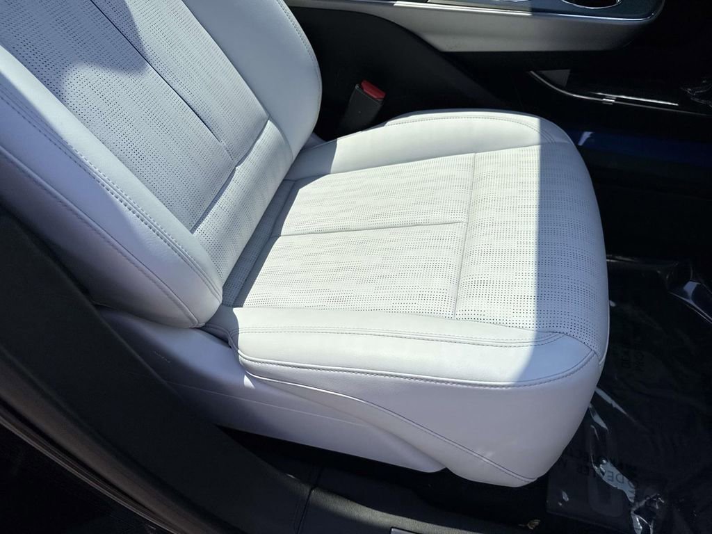 Used 2024 Cadillac Lyriq Luxury w/ LPO, Floor Liner Package AWD/4WD image 28