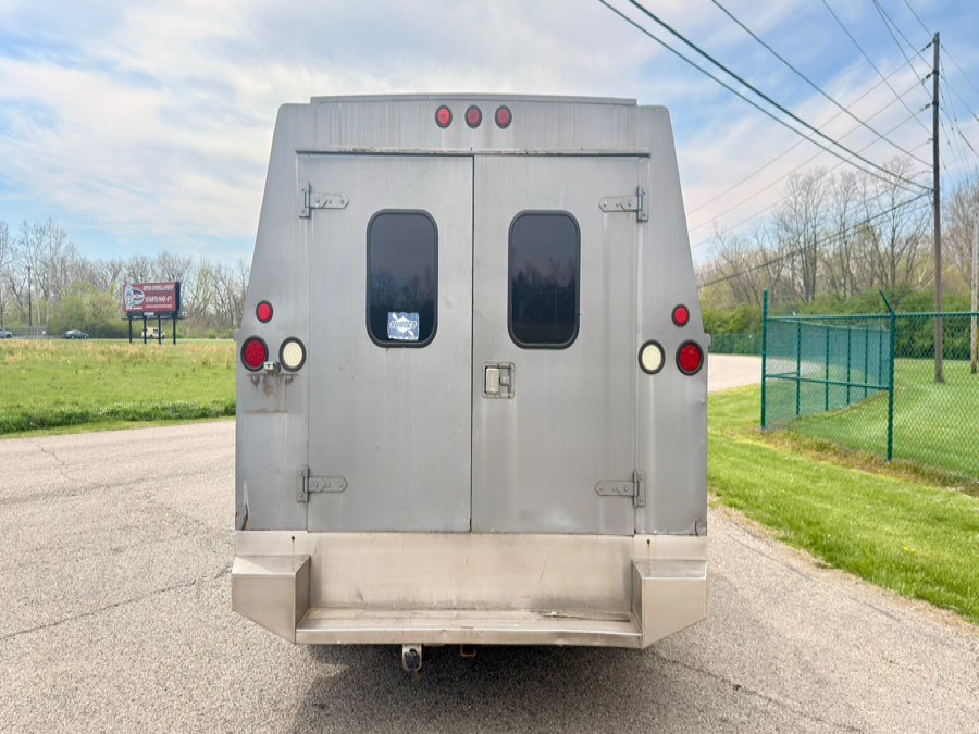 Used 2010 GMC Savana 3500 RWD image 4