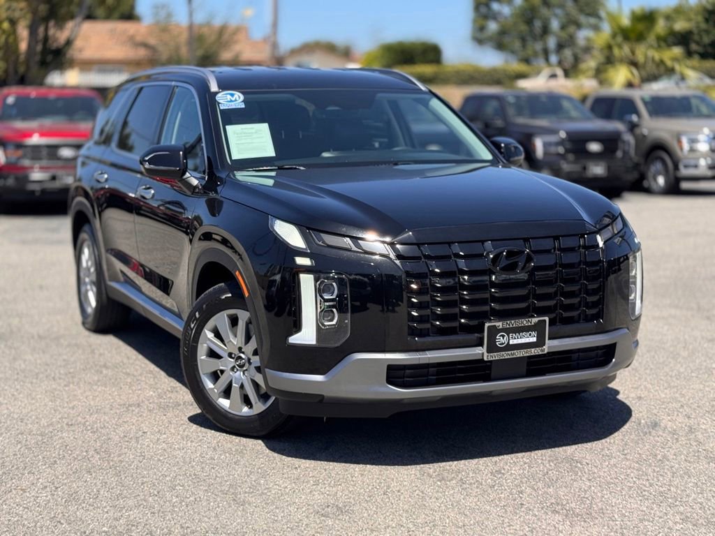 Used 2023 Hyundai Palisade SEL FWD image 2