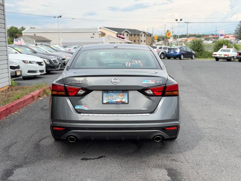 Used 2021 Nissan Altima 2.5 SV w/ SV Premium Package FWD image 6