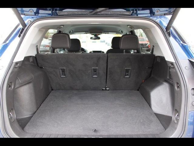 Used 2022 GMC Terrain SLE w/ Driver Convenience Package FWD image 10