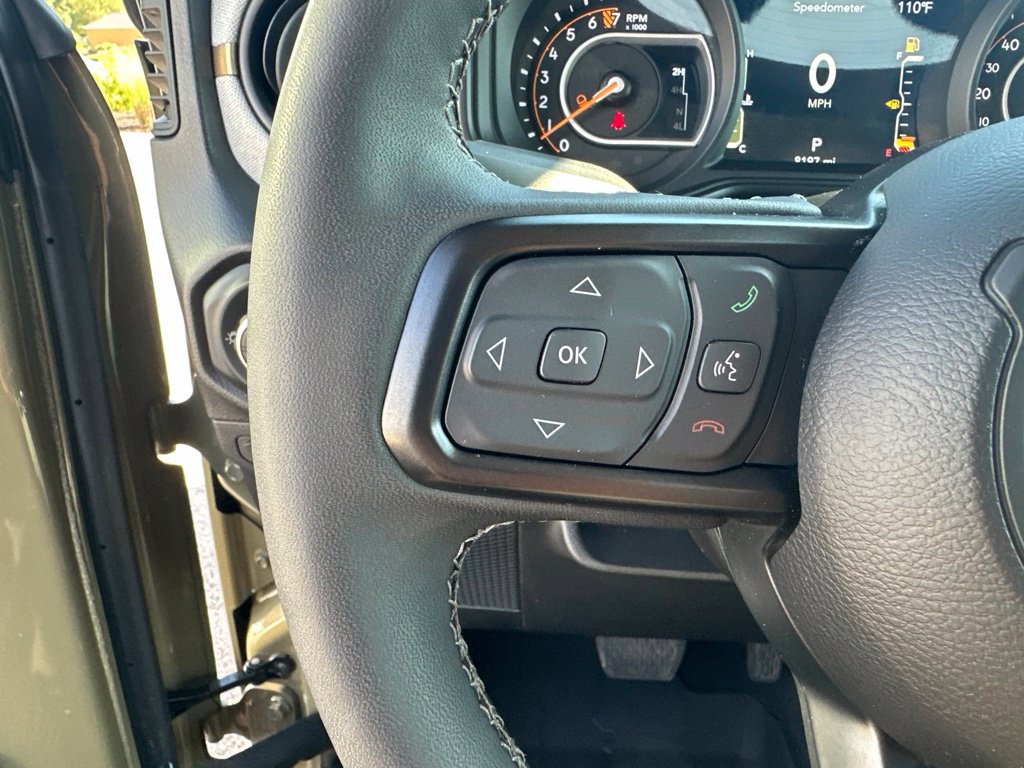 Used 2025 Jeep Gladiator Sport AWD/4WD image 16