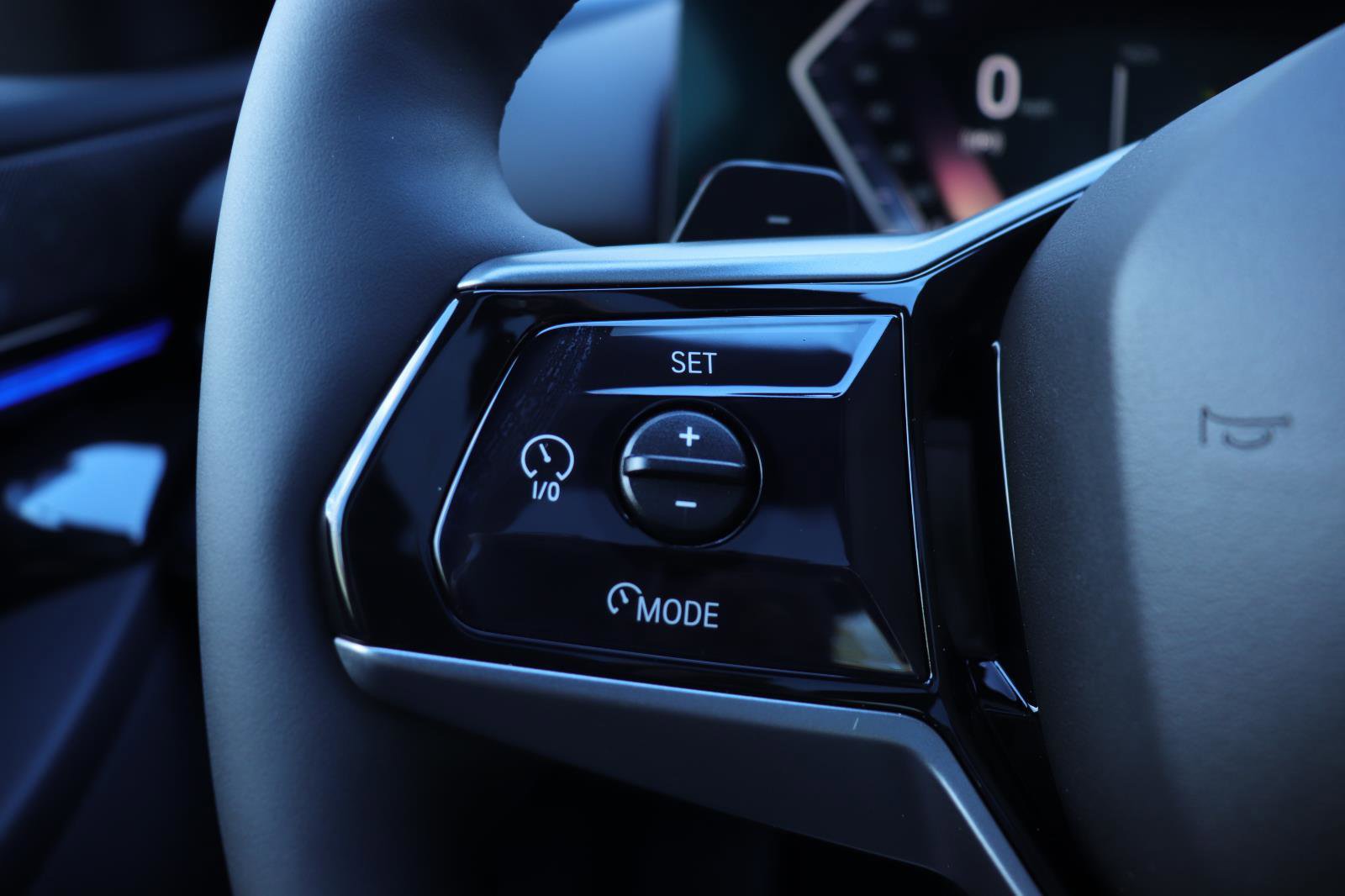 Used 2025 BMW 530i w/ Executive Package image 32