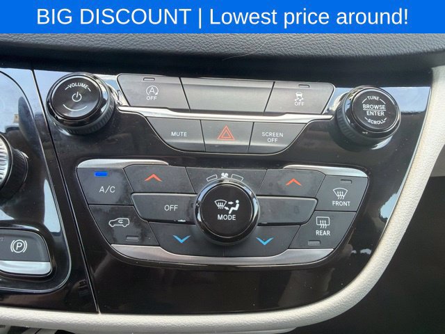 Used 2022 Chrysler Voyager LX FWD image 36