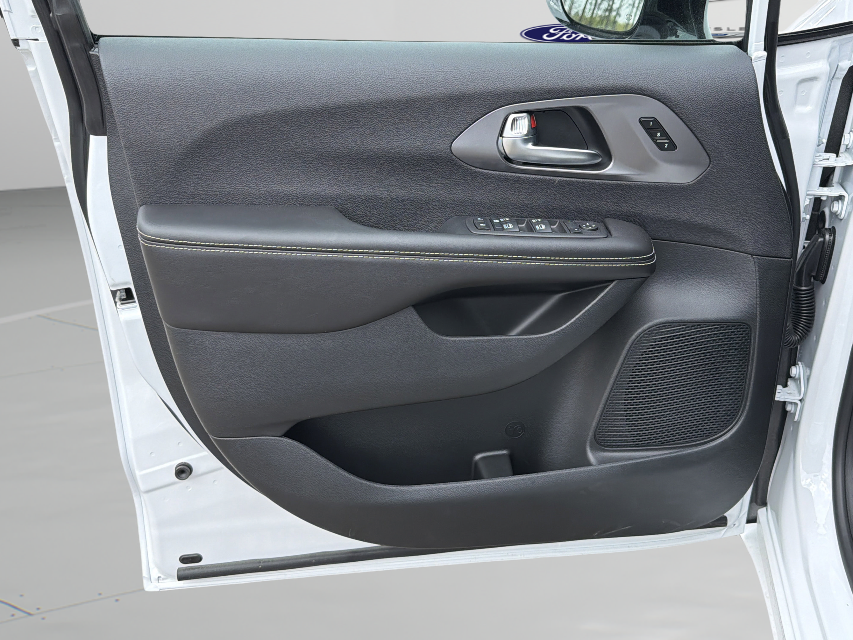 New 2026 Chrysler Pacifica Select w/ S Appearance Package FWD image 19