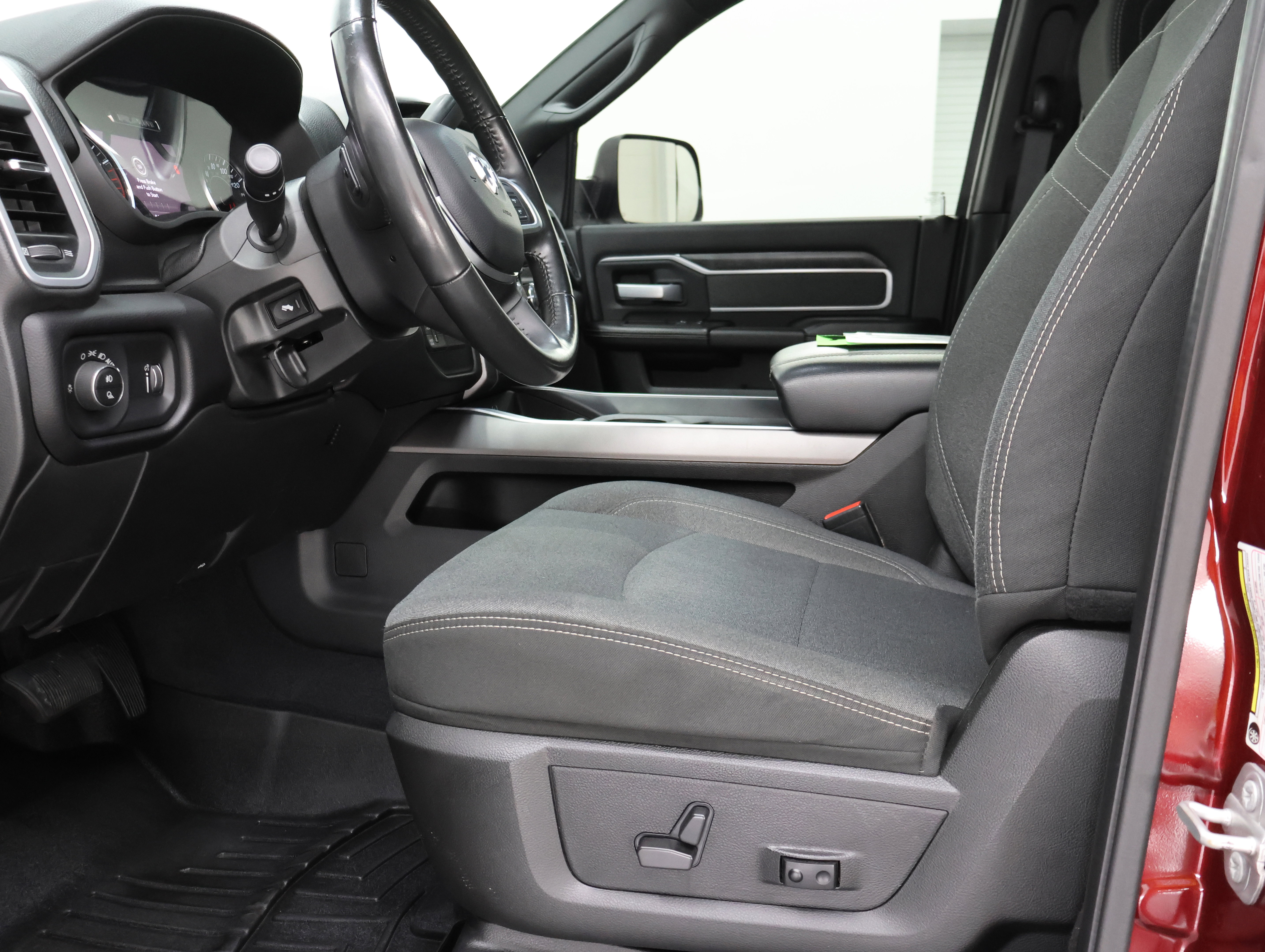 Used 2022 RAM 2500 Big Horn w/ Night Edition AWD/4WD image 8