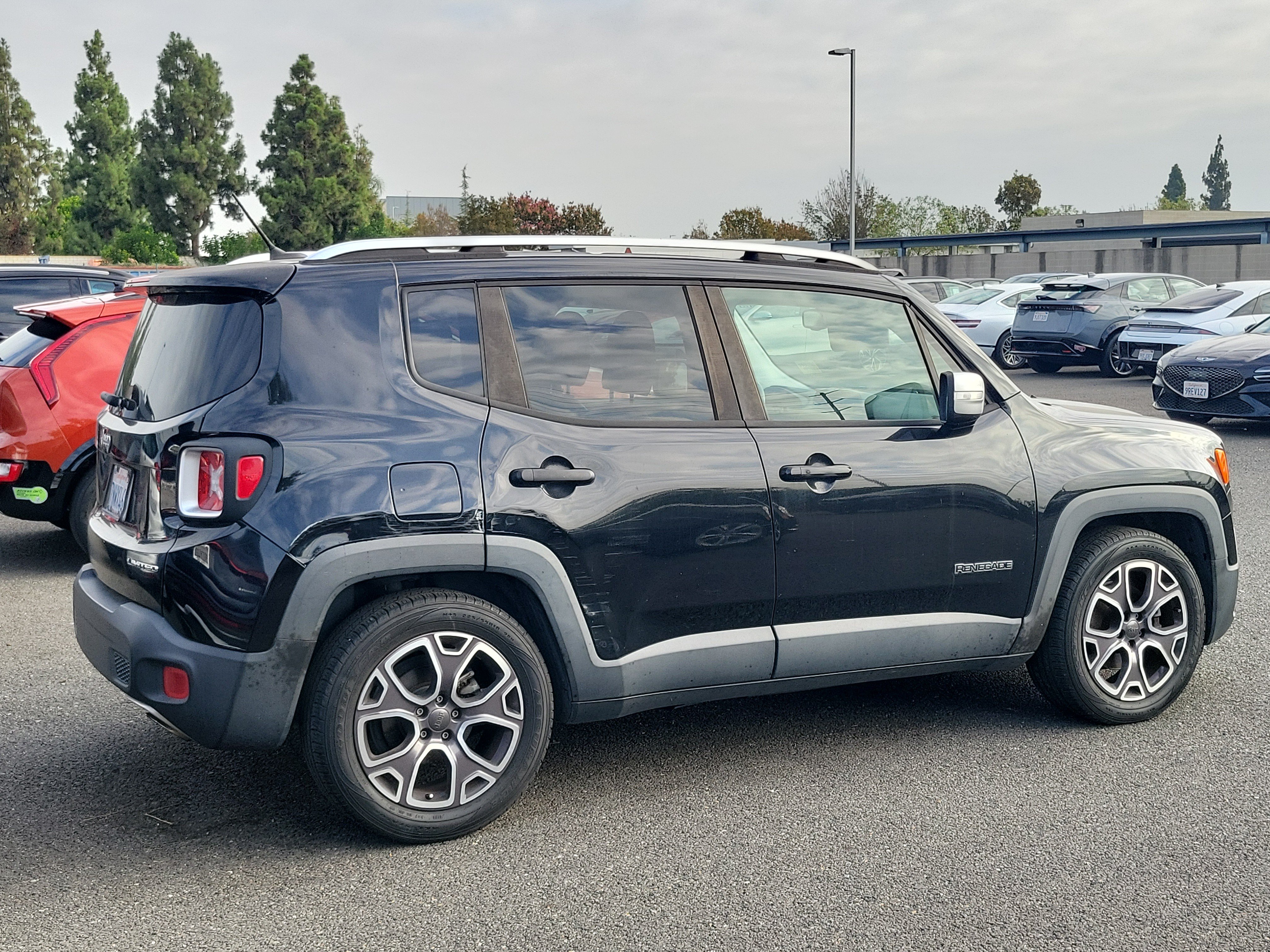 Used 2015 Jeep Renegade Limited FWD image 2