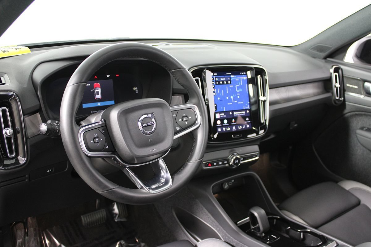 Used 2023 Volvo XC40 Recharge Ultimate AWD/4WD image 16