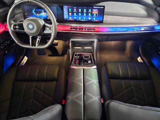 Used 2025 BMW i7 xDrive60 image 18