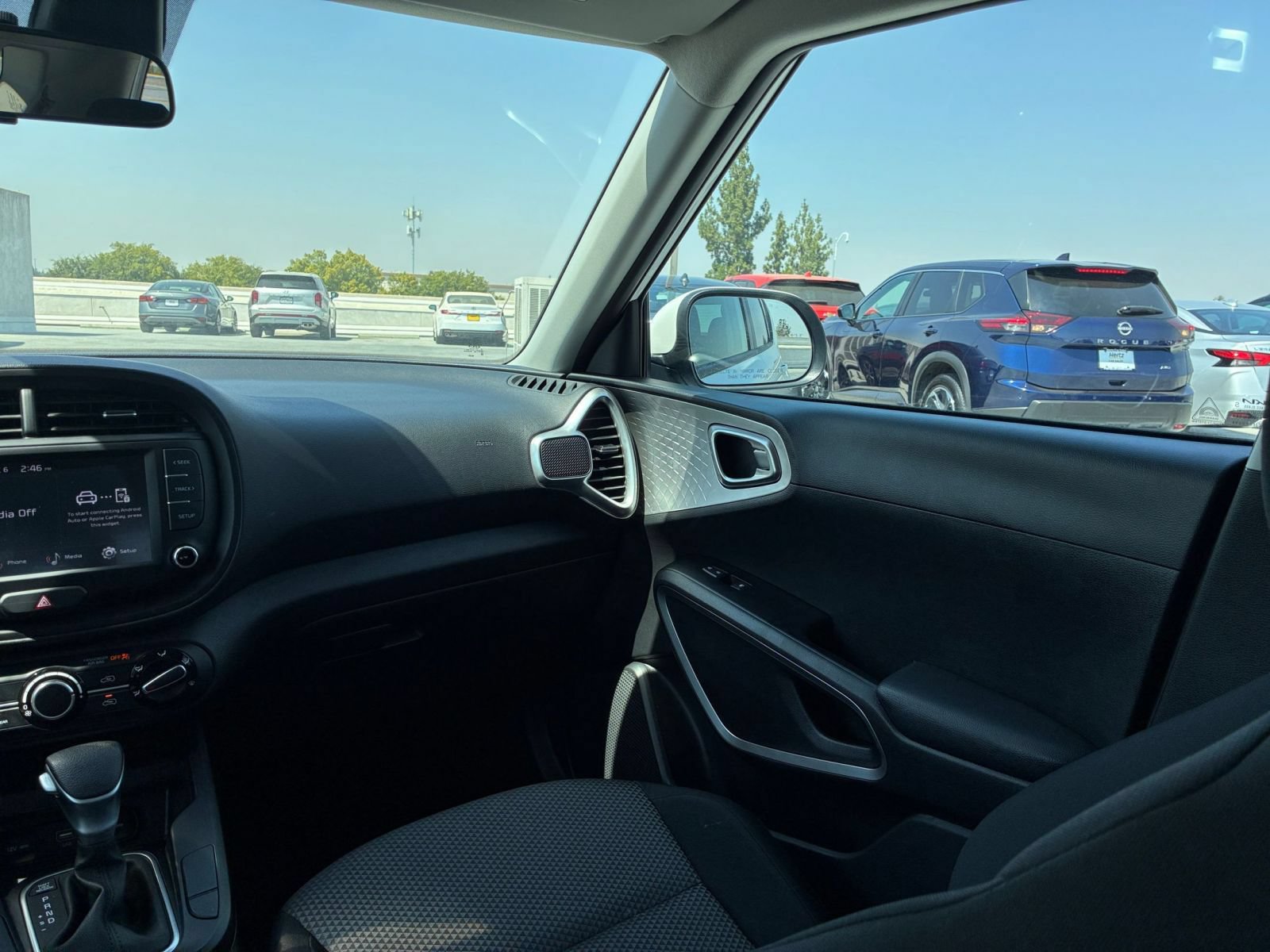 Used 2025 Kia Soul LX w/ LX Technology Package FWD image 32