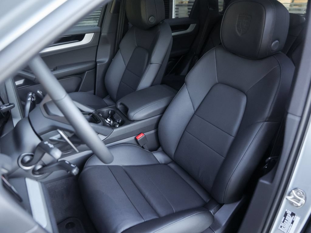 Certified 2026 Porsche Cayenne AWD/4WD image 5