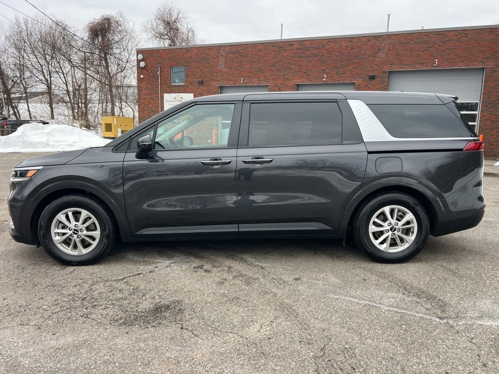 Certified 2024 Kia Carnival LX image 2