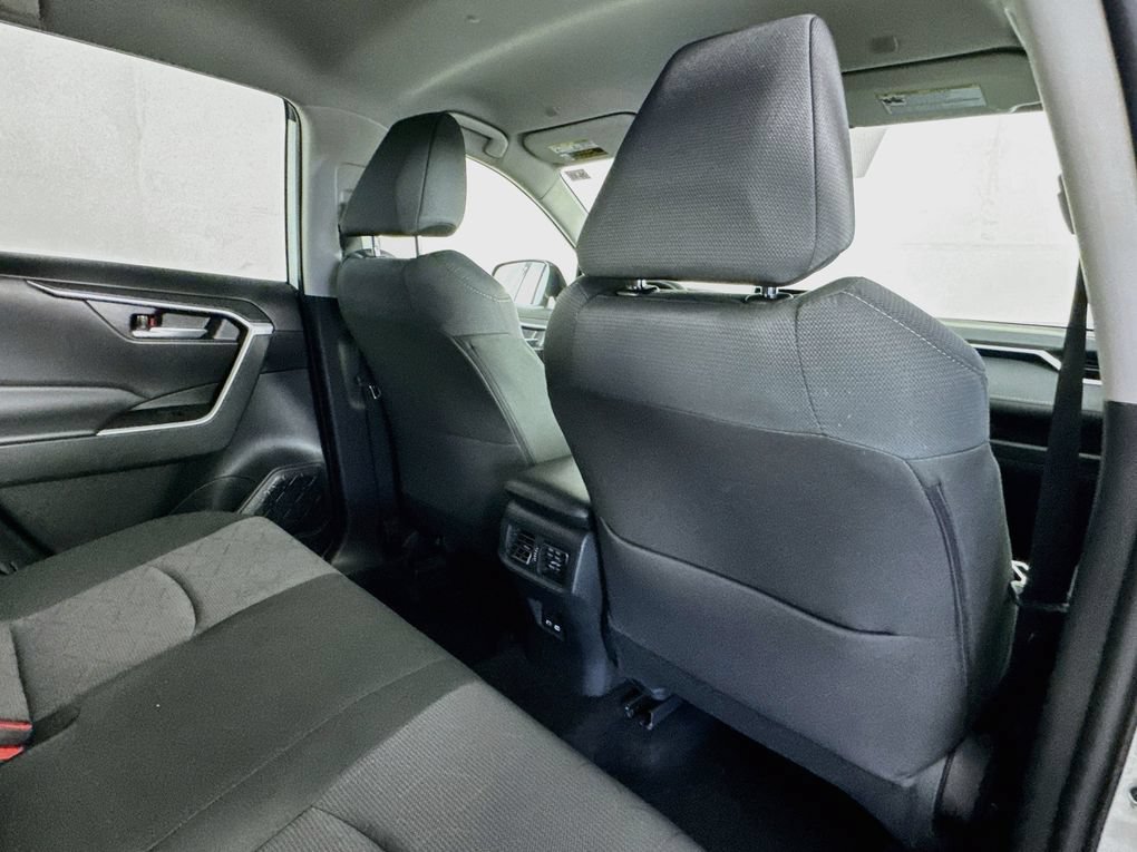 Used 2025 Toyota RAV4 XLE AWD/4WD image 31