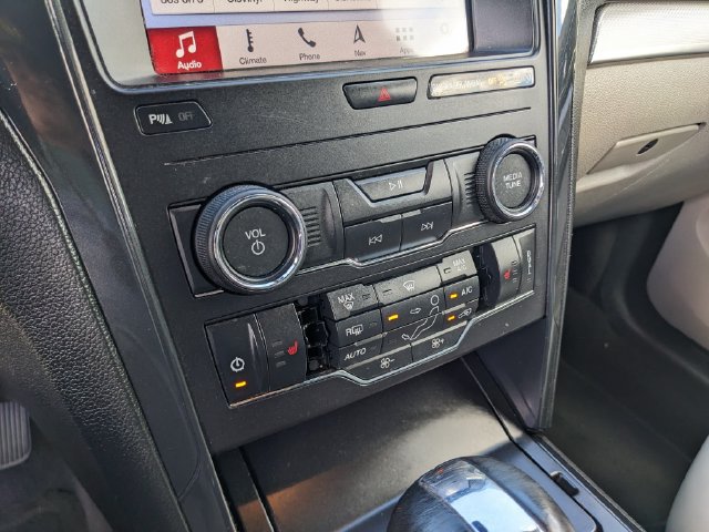 Used 2019 Ford Explorer XLT w/ Equipment Group 202A AWD/4WD image 27