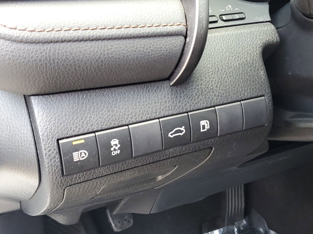 Used 2018 Toyota Camry LE FWD image 23