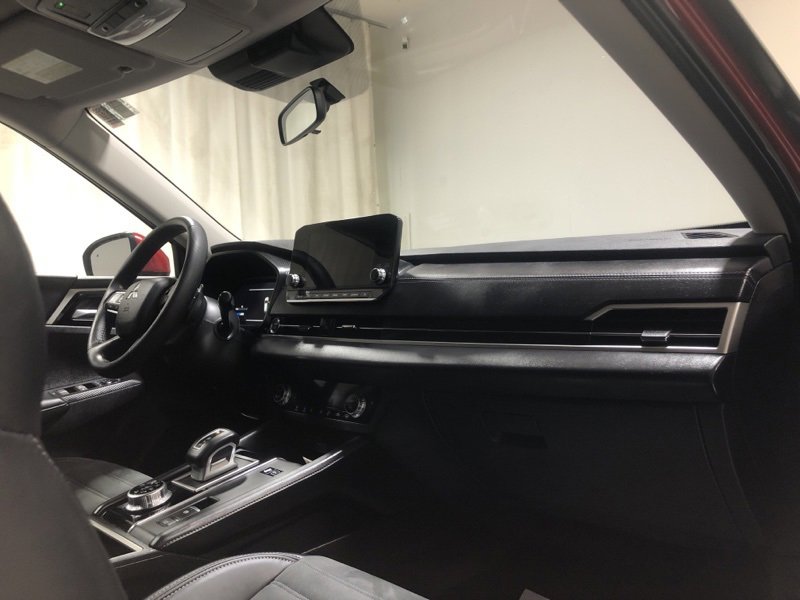 Used 2024 Mitsubishi Outlander SE image 14