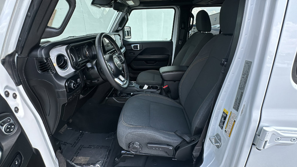 Used 2025 Jeep Wrangler Unlimited Sahara AWD/4WD image 13