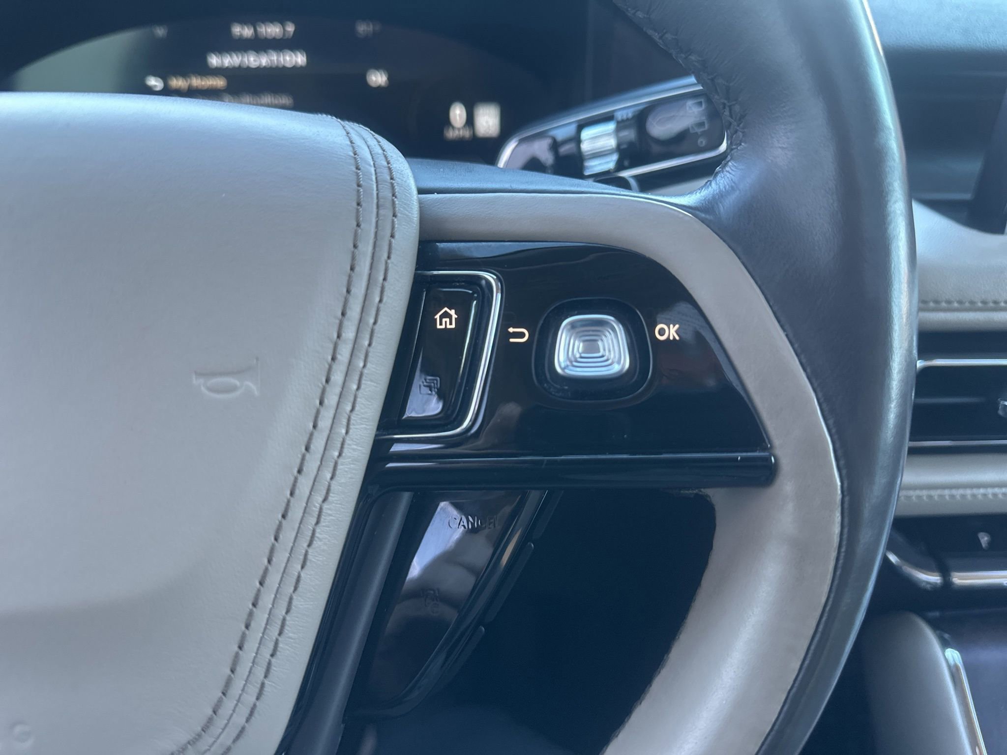 Used 2020 Lincoln Aviator Reserve w/ Equipment Group 201A image 33