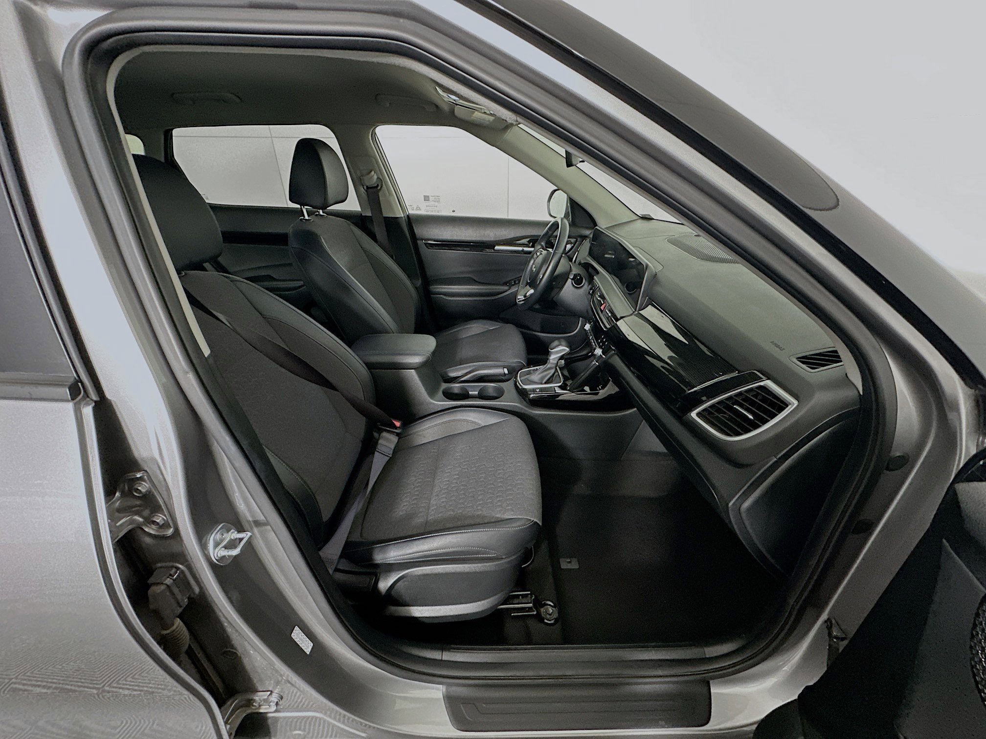 Used 2025 Kia Seltos S image 30