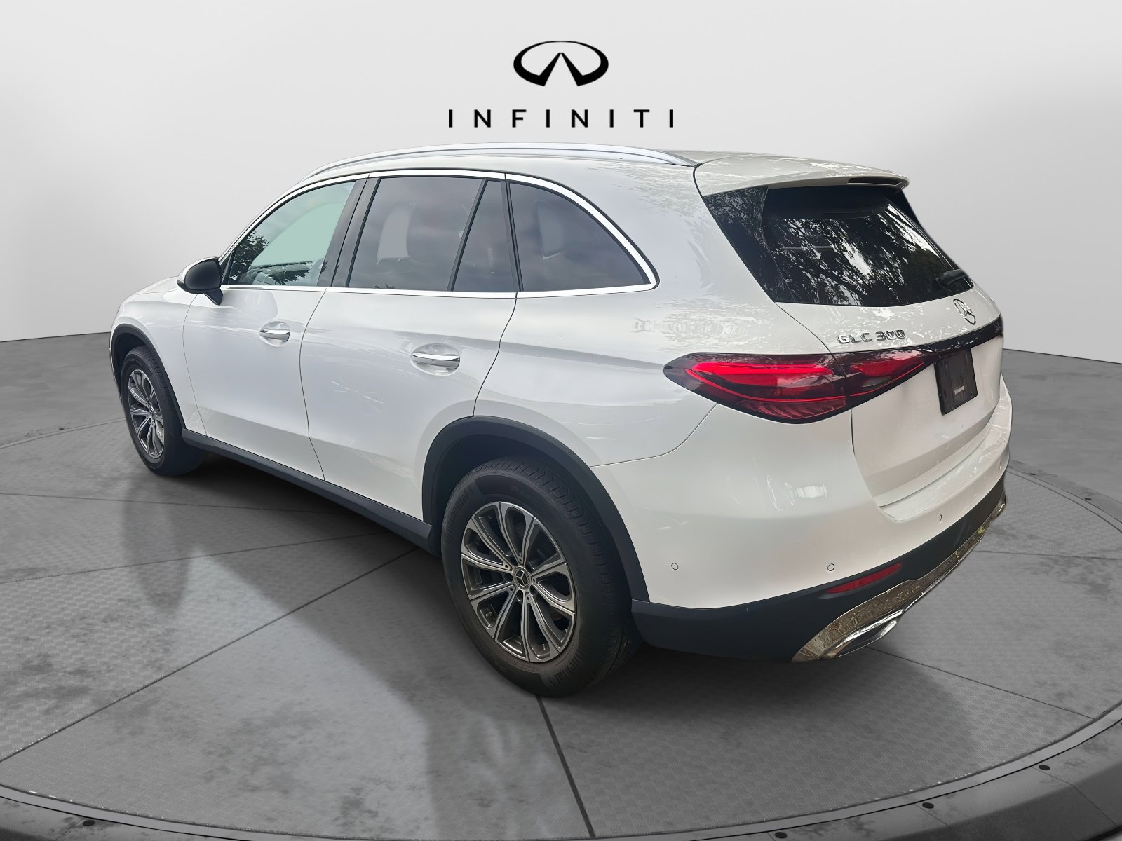 Used 2024 Mercedes-Benz GLC 300 4MATIC image 4