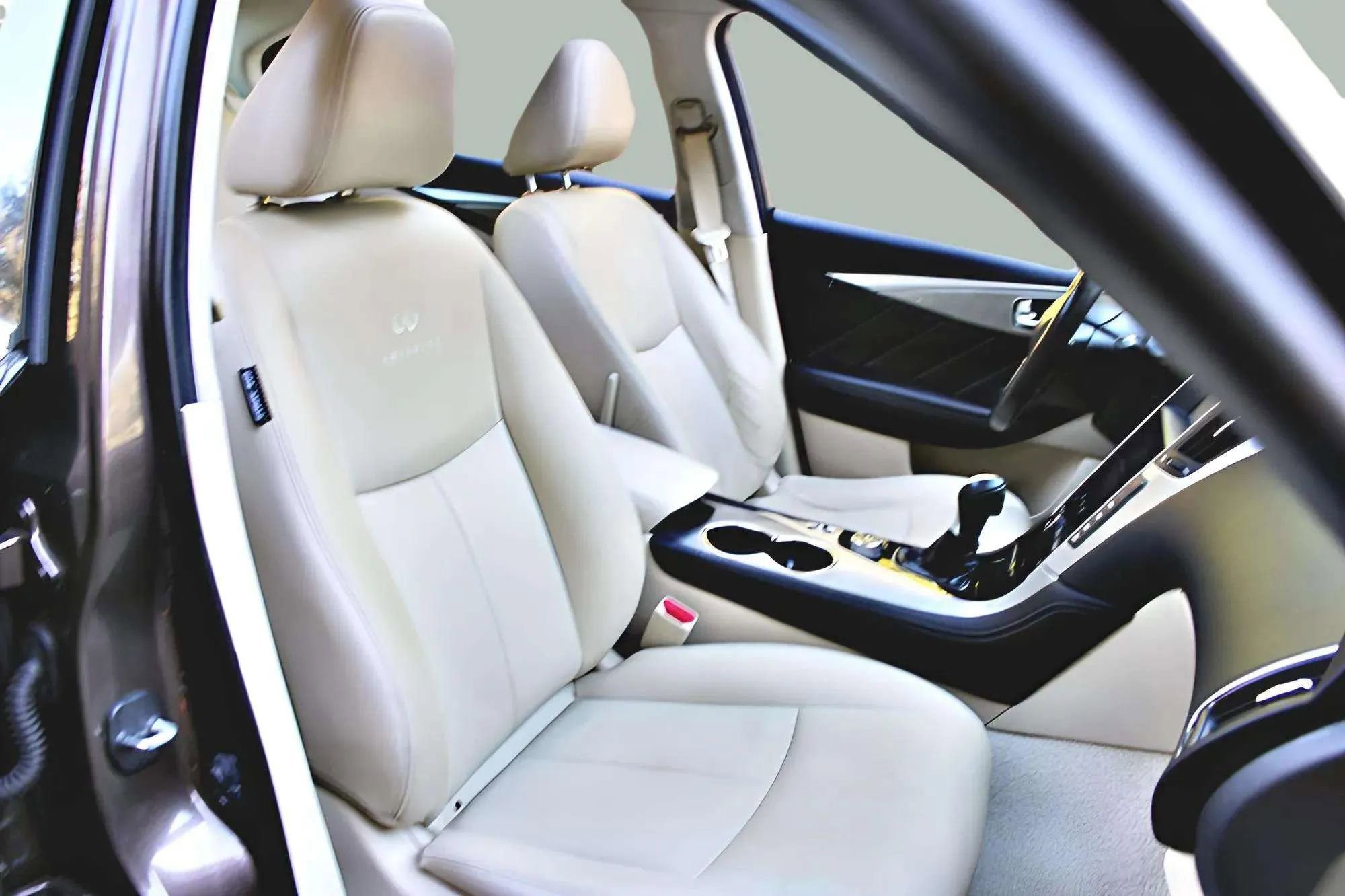 Used 2014 INFINITI Q50 Premium w/ Navigation Package AWD/4WD image 28