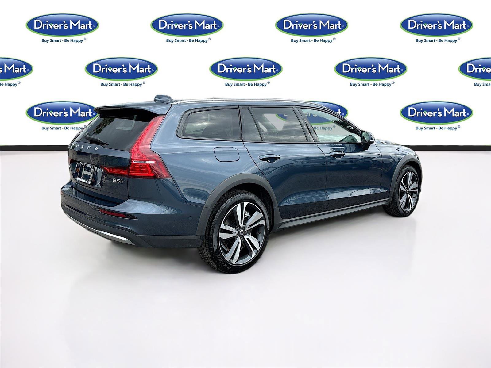 Used 2025 Volvo V60 B5 Cross Country Plus AWD/4WD image 7