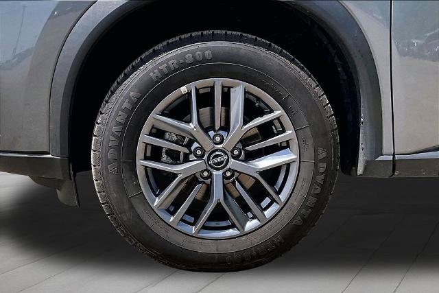 Used 2024 Nissan Rogue S AWD/4WD image 9