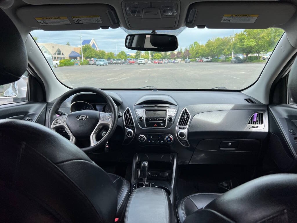 Used 2010 Hyundai Tucson GLS w/ Popular Equipment Pkg 2 FWD image 11