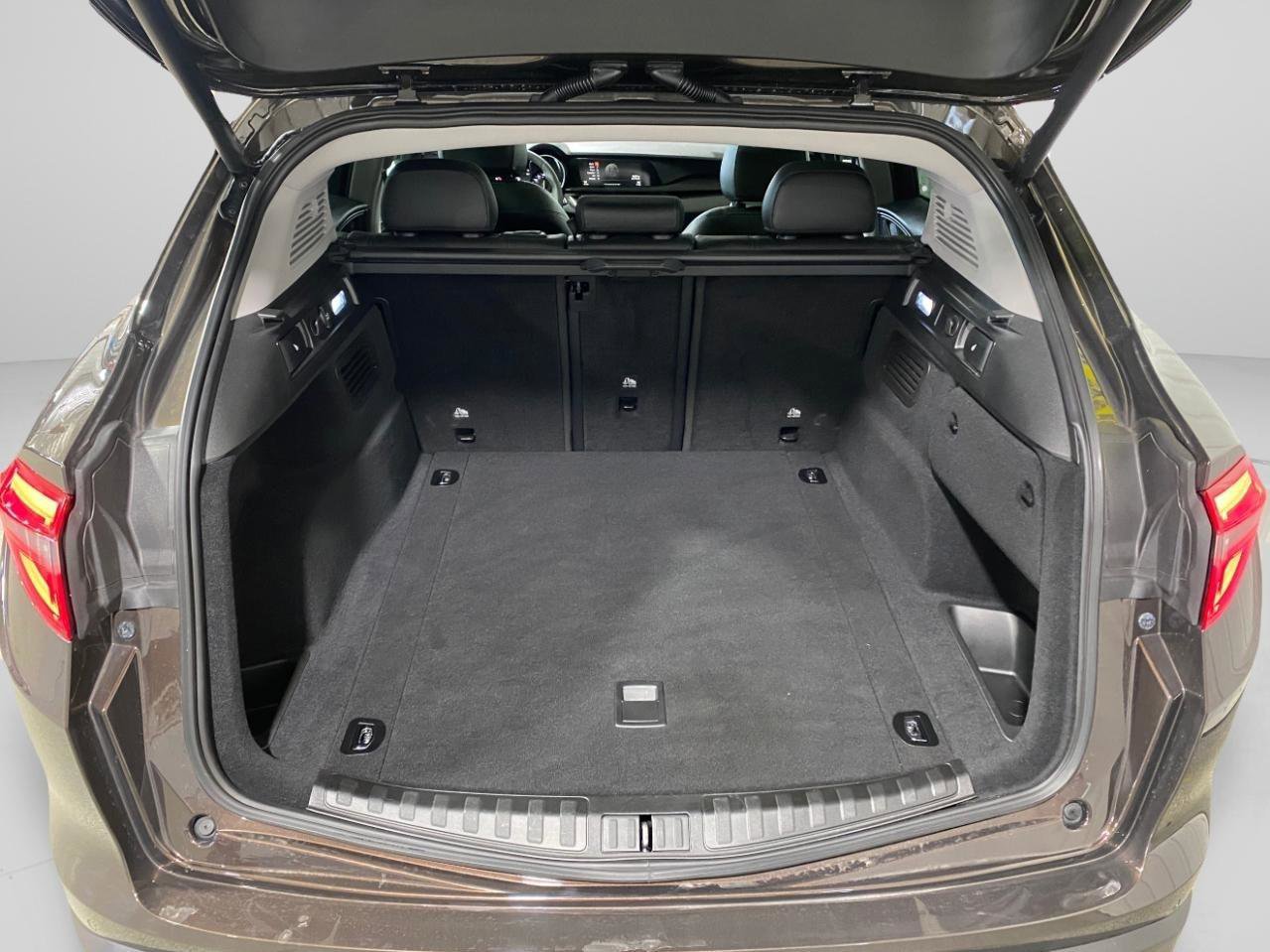 Used 2018 Alfa Romeo Stelvio AWD image 11