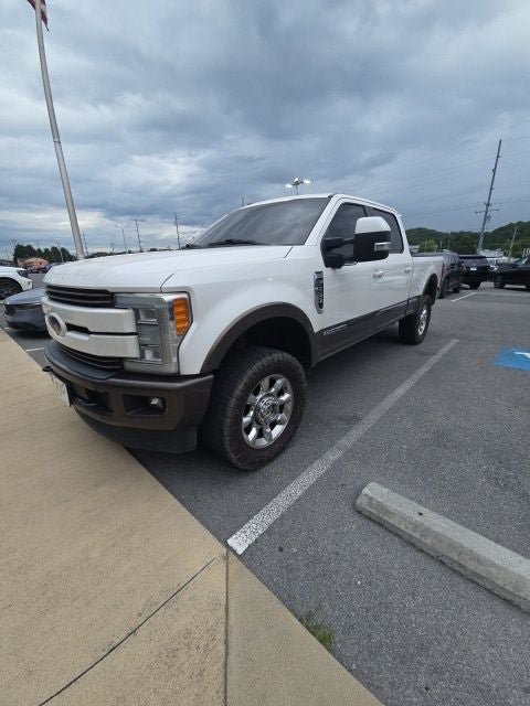 Used 2017 Ford F250 4x4 Crew Cab Super Duty image 4