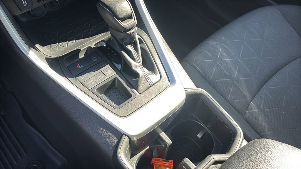 Used 2022 Toyota RAV4 XLE w/ Convenience Package image 21