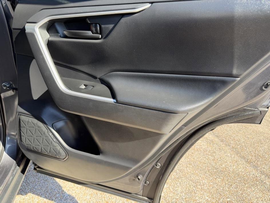 Used 2019 Toyota RAV4 LE image 18