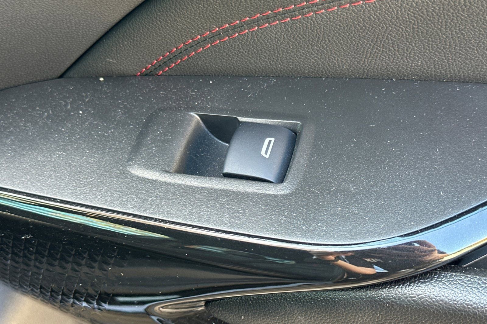 Used 2025 Chevrolet Trax RS w/ Sunroof Package image 21